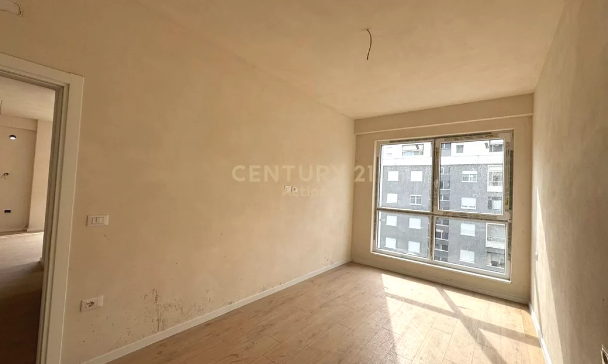 Shtepi ne shitje Apartament ne Tirane, 2+1, Mobilimi Bosh, pa mobiluar, Pagesa 300,000  Euro.