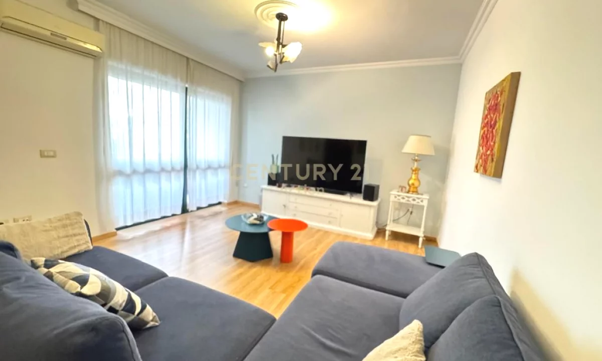 Shtepi ne shitje Apartament ne Tirane, 2+1, Mobilimi Pjeserisht e mobiluar, Pagesa 500,000  Euro.