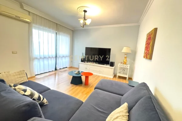 Shtepi ne shitje Apartament ne Tirane, 2+1, Mobilimi Pjeserisht e mobiluar, Pagesa 500,000  Euro.