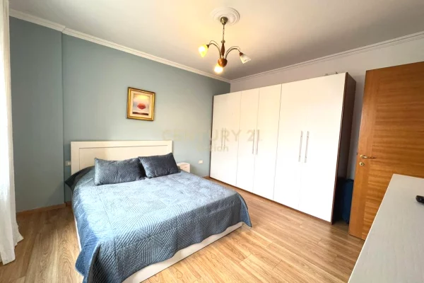 Shtepi ne shitje Apartament ne Tirane, 2+1, Mobilimi Pjeserisht e mobiluar, Pagesa 500,000  Euro.