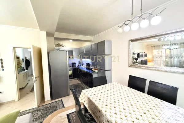 Shtepi ne shitje Apartament ne Tirane, 2+1, Mobilimi E mobiluar, Pagesa 320,000  Euro.