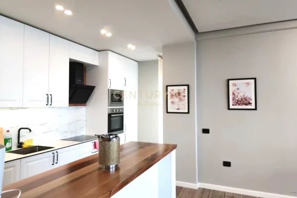 Shtepi ne shitje Apartament ne Vlore, 2+1, Mobilimi E mobiluar, Pagesa 389,000  Euro.