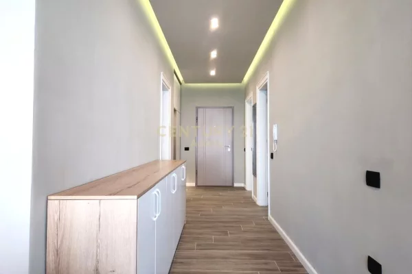 Shtepi ne shitje Apartament ne Vlore, 2+1, Mobilimi E mobiluar, Pagesa 389,000  Euro.