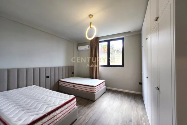 Shtepi ne shitje Apartament ne Vlore, 2+1, Mobilimi E mobiluar, Pagesa 389,000  Euro.