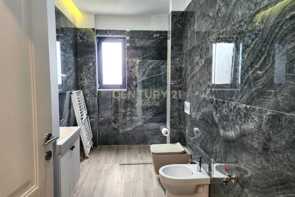 Shtepi ne shitje Apartament ne Vlore, 2+1, Mobilimi E mobiluar, Pagesa 389,000  Euro.