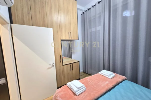 Shtepi ne shitje Apartament ne Tirane, 2+1, Mobilimi E mobiluar, Pagesa 164,000  Euro.