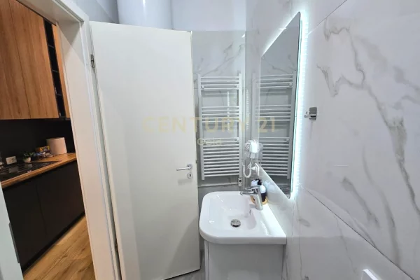 Shtepi ne shitje Apartament ne Tirane, 2+1, Mobilimi E mobiluar, Pagesa 164,000  Euro.