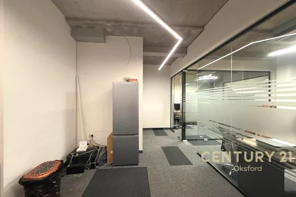 Ambient biznesi me qera 3+1 ne Tirane - 2,200 Euro