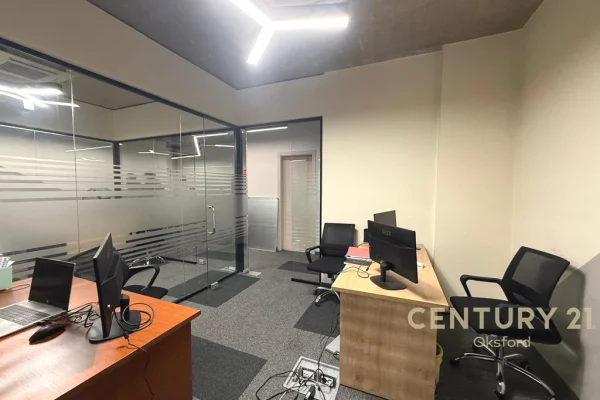 Ambient biznesi me qera 3+1 ne Tirane - 2,200 Euro