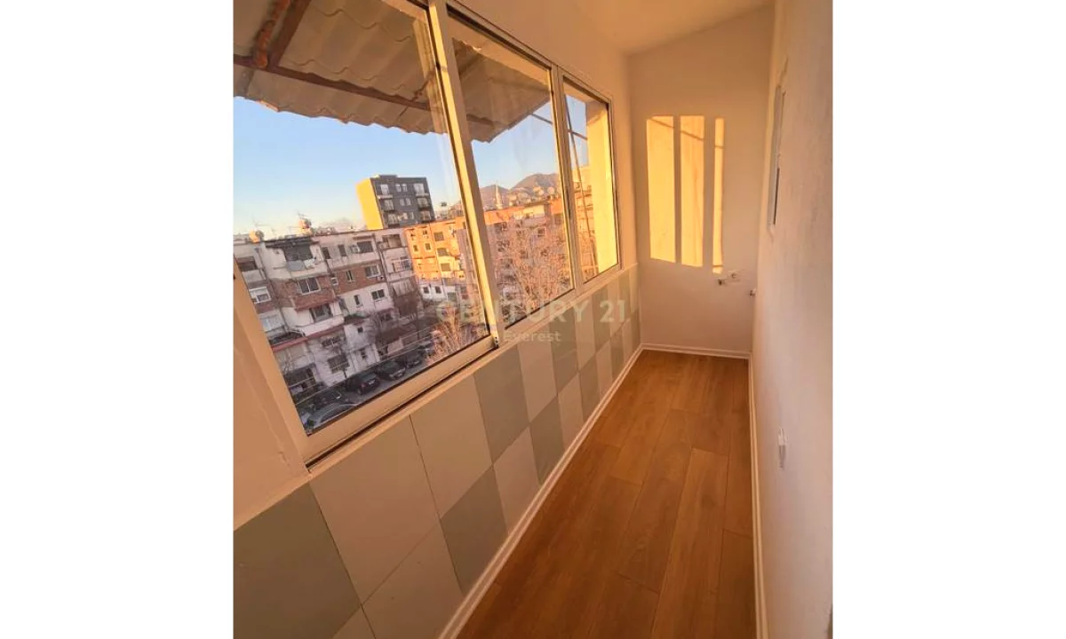 Shtepi ne shitje Apartament ne Tirane, 1+1, Mobilimi Bosh, pa mobiluar, Pagesa 95,000  Euro.