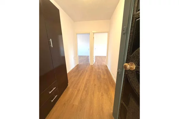 Shtepi ne shitje Apartament ne Tirane, 1+1, Mobilimi Bosh, pa mobiluar, Pagesa 95,000  Euro.