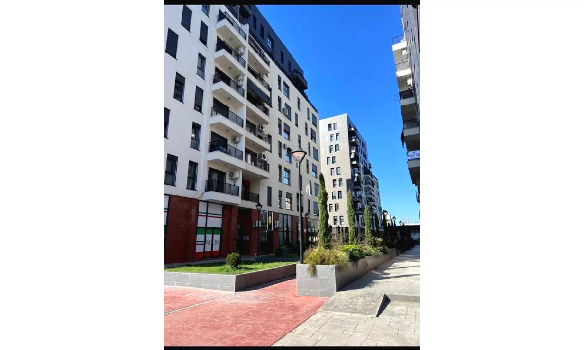 Ambient komercial me Qira buze rruge ne Don Bosko