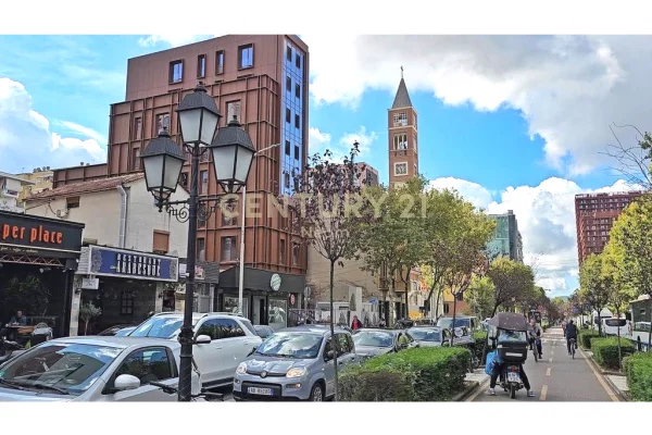 Shitet Ambient Komercial – Rruga e Kavajes