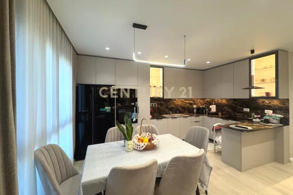 Shtepi ne shitje Apartament ne Tirane, 2+1, Mobilimi E mobiluar, Pagesa 440,000  Euro.