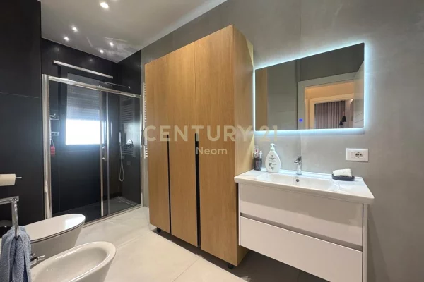 Shtepi ne shitje Apartament ne Tirane, 2+1, Mobilimi E mobiluar, Pagesa 440,000  Euro.