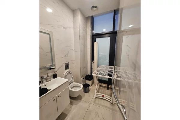 Ambient biznesi me qera 1+1 ne Tirane - 2,200 Euro