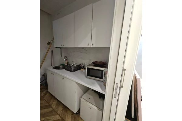 Jepet me qira ambient komercial prane Art Tribuna!