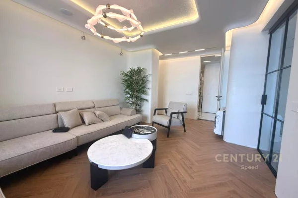 Në Unazën e Re ofrohet për shitje një apartament modern 2+1+2!