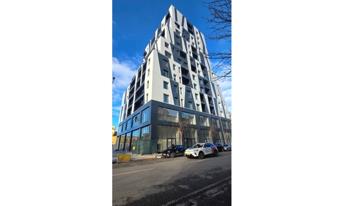 NJESI KOMERCIALE PER SHITJE CORNER| KAT ZERO| PRANE QENDRES SE TIRANES!!