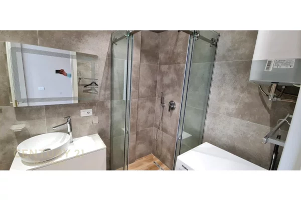 Shtepi me qera Apartament ne Tirane, 2+1, Mobilimi E mobiluar, Pagesa 1,200  Euro.