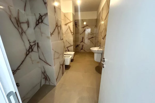 Shtepi me qera Apartament ne Tirane, 2+1, Mobilimi E mobiluar, Pagesa 1,100  Euro.