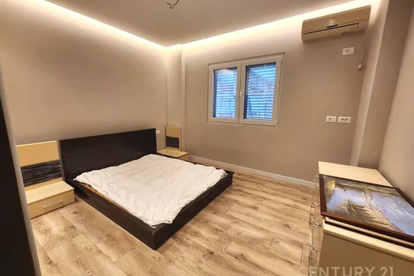 Shtepi ne shitje Apartament ne Tirane, 2+1, Mobilimi Pjeserisht e mobiluar, Pagesa 200,000  Euro.