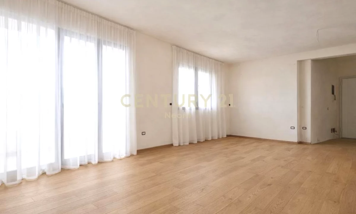 Shtepi ne shitje Apartament ne Tirane, 2+1, Mobilimi Pjeserisht e mobiluar, Pagesa 220,000  Euro.