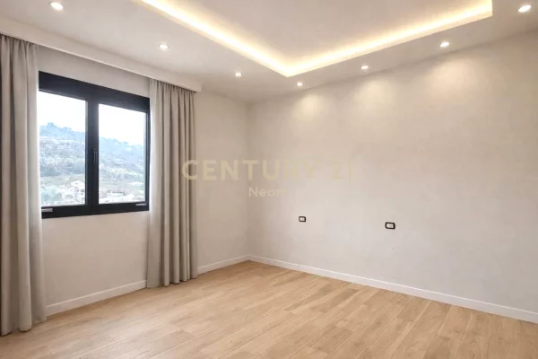 Shtepi ne shitje Apartament ne Tirane, 2+1, Mobilimi Pjeserisht e mobiluar, Pagesa 220,000  Euro.