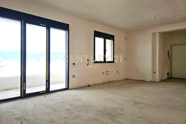 Shtepi ne shitje Apartament ne Tirane, 2+1, Mobilimi Pjeserisht e mobiluar, Pagesa 220,000  Euro.