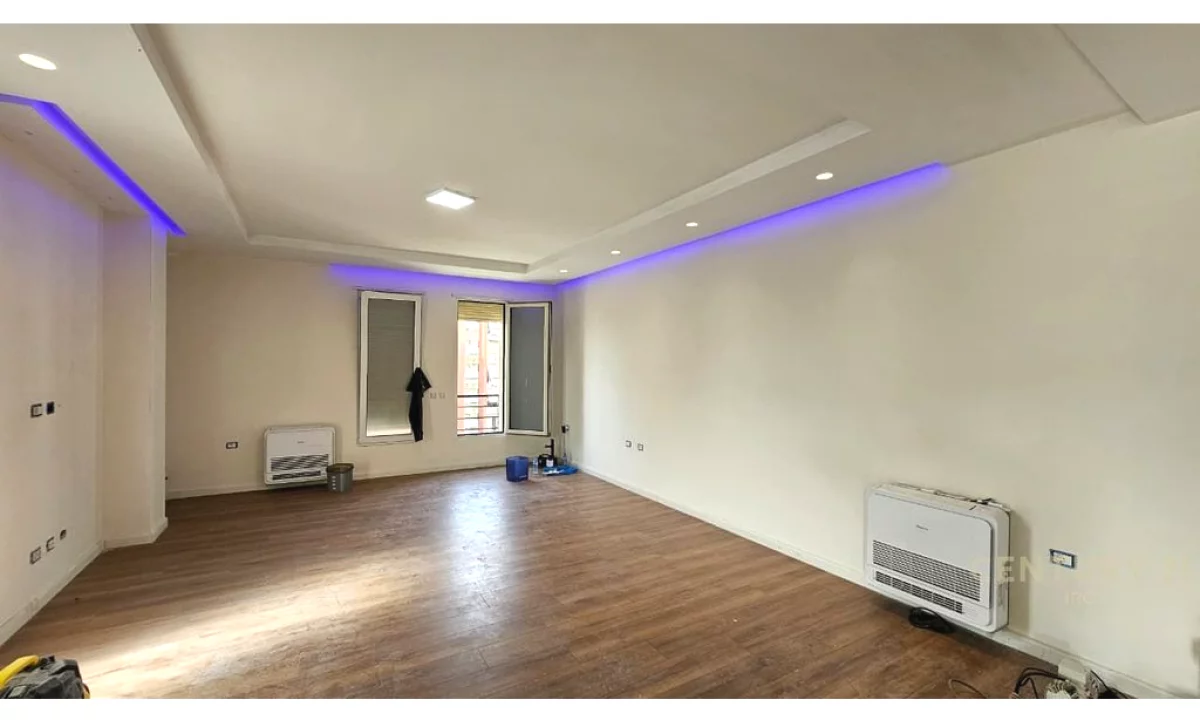 Shtepi ne shitje Apartament ne Tirane, 3+1, Mobilimi Bosh, pa mobiluar, Pagesa 330,000  Euro.