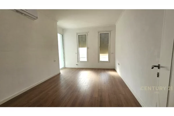 Shtepi ne shitje Apartament ne Tirane, 3+1, Mobilimi Bosh, pa mobiluar, Pagesa 330,000  Euro.