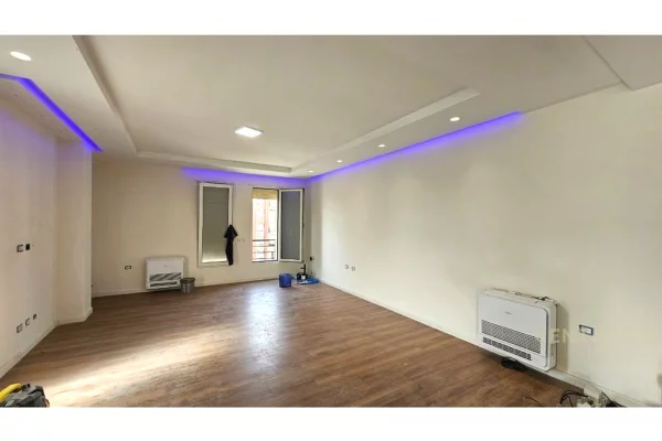 Shtepi ne shitje Apartament ne Tirane, 3+1, Mobilimi Bosh, pa mobiluar, Pagesa 330,000  Euro.