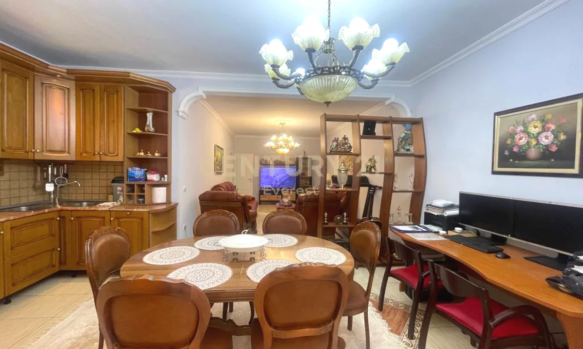 Shtepi me qera Apartament ne Tirane, 3+1, Mobilimi E mobiluar, Pagesa 1,100  Euro.