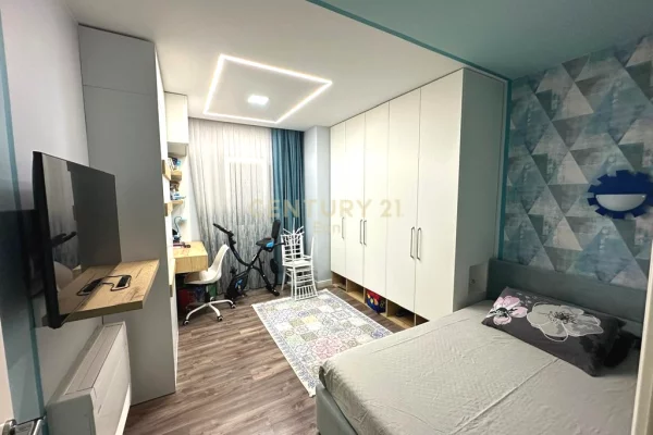 Shtepi me qera Apartament ne Durres, 2+1, Mobilimi Bosh, pa mobiluar, Pagesa 1,300  Euro.