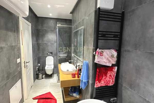 Shtepi me qera Apartament ne Durres, 2+1, Mobilimi E mobiluar, Pagesa 1,300  Euro.