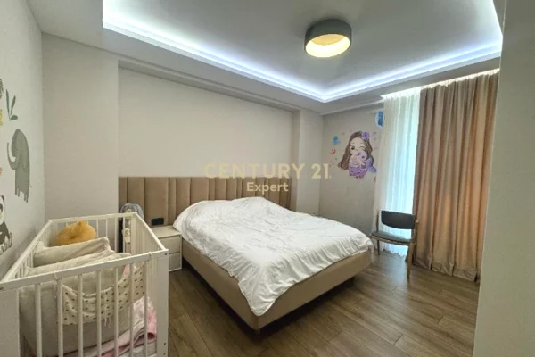 Shtepi me qera Apartament ne Tirane, 3+1, Mobilimi E mobiluar, Pagesa 1,200  Euro.