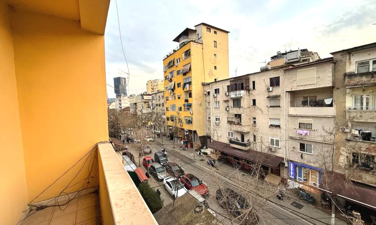 AMBIENT ZYRASH PER QIRA NE RRUGEN MINE PEZA!