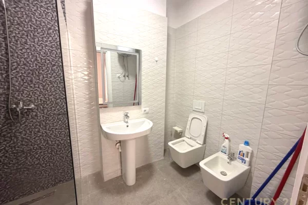 Shtepi me qera Apartament ne Tirane, 2+1, Mobilimi E mobiluar, Pagesa 800  Euro.