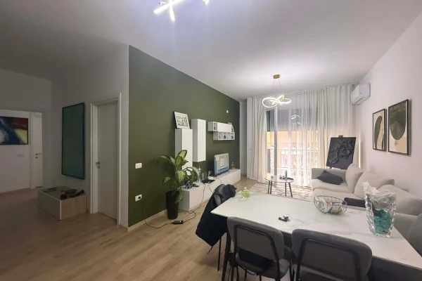 Shtepi ne shitje Apartament ne Tirane, 2+1, Mobilimi E mobiluar, Pagesa 168,000  Euro.