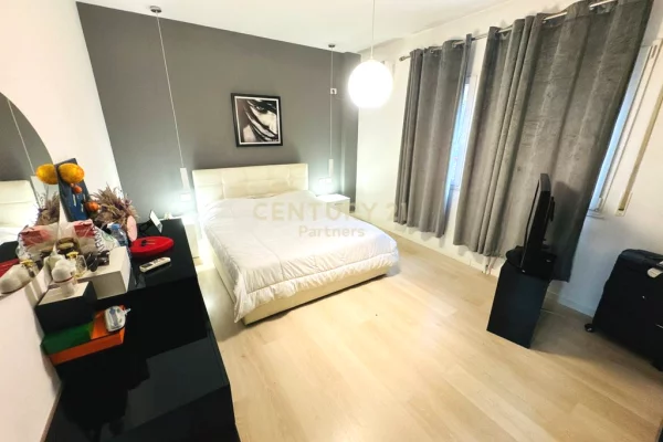 Shtepi ne shitje Apartament ne Tirane, 1+1, Mobilimi E mobiluar, Pagesa 199,000  Euro.