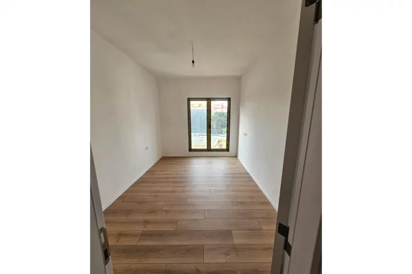 Shtepi me qera Apartament ne Tirane, 2+1, Mobilimi Pjeserisht e mobiluar, Pagesa 1,200  Euro.