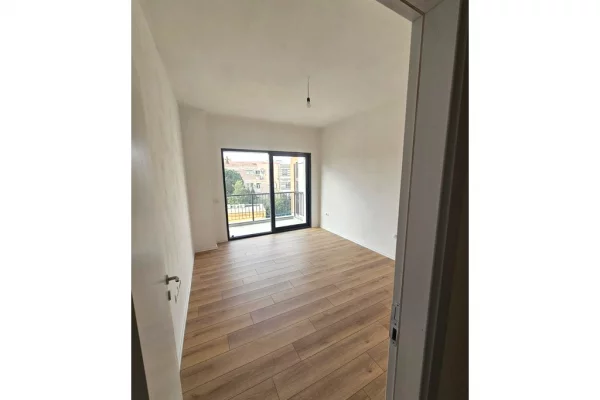 Shtepi me qera Apartament ne Tirane, 2+1, Mobilimi Pjeserisht e mobiluar, Pagesa 1,200  Euro.