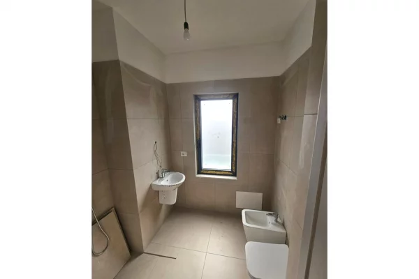 Shtepi me qera Apartament ne Tirane, 2+1, Mobilimi Pjeserisht e mobiluar, Pagesa 1,200  Euro.