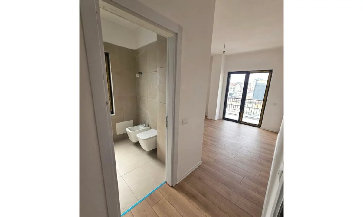 Shtepi me qera Apartament ne Tirane, 2+1, Mobilimi Pjeserisht e mobiluar, Pagesa 1,200  Euro.