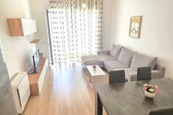 Shtepi me qera 2+1 ne Tirane - 670 Euro