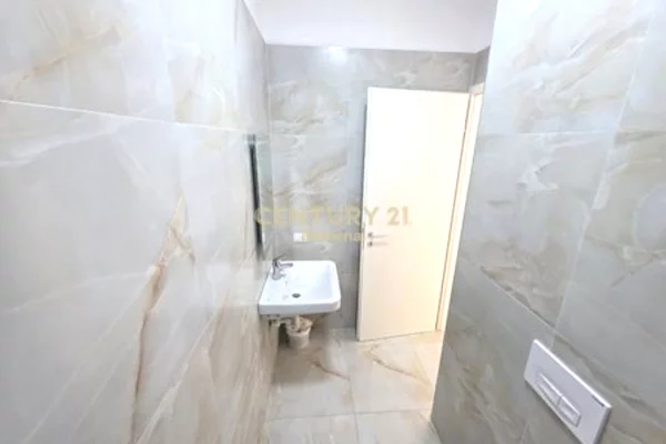 Shtepi me qera Apartament ne Tirane, 2+1, Mobilimi E mobiluar, Pagesa 670  Euro.