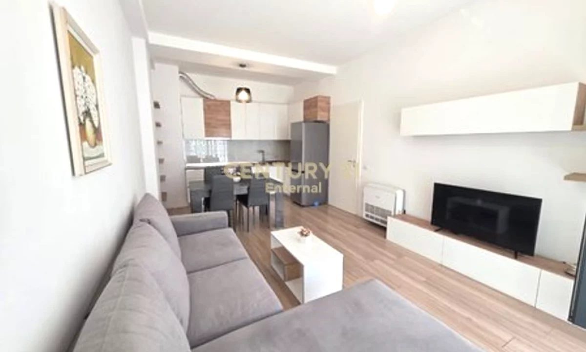 Shtepi me qera Apartament ne Tirane, 2+1, Mobilimi E mobiluar, Pagesa 670  Euro.