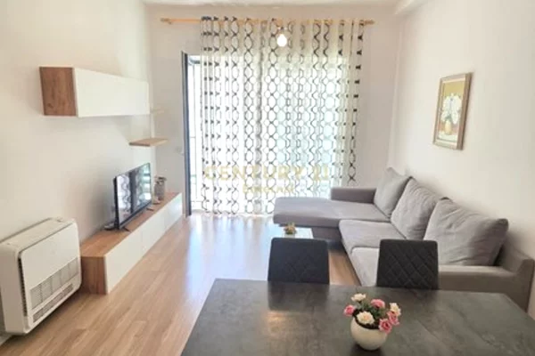 Shtepi me qera Apartament ne Tirane, 2+1, Mobilimi E mobiluar, Pagesa 670  Euro.