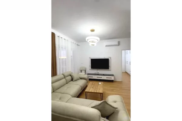 Shtepi me qera Apartament ne Tirane, 1+1, Mobilimi E mobiluar, Pagesa 650  Euro.