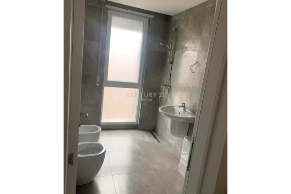 Shtepi me qera Apartament ne Tirane, 2+1, Mobilimi E mobiluar, Pagesa 65,000  Leke.